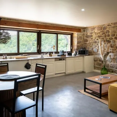 D'une Source Apartment *